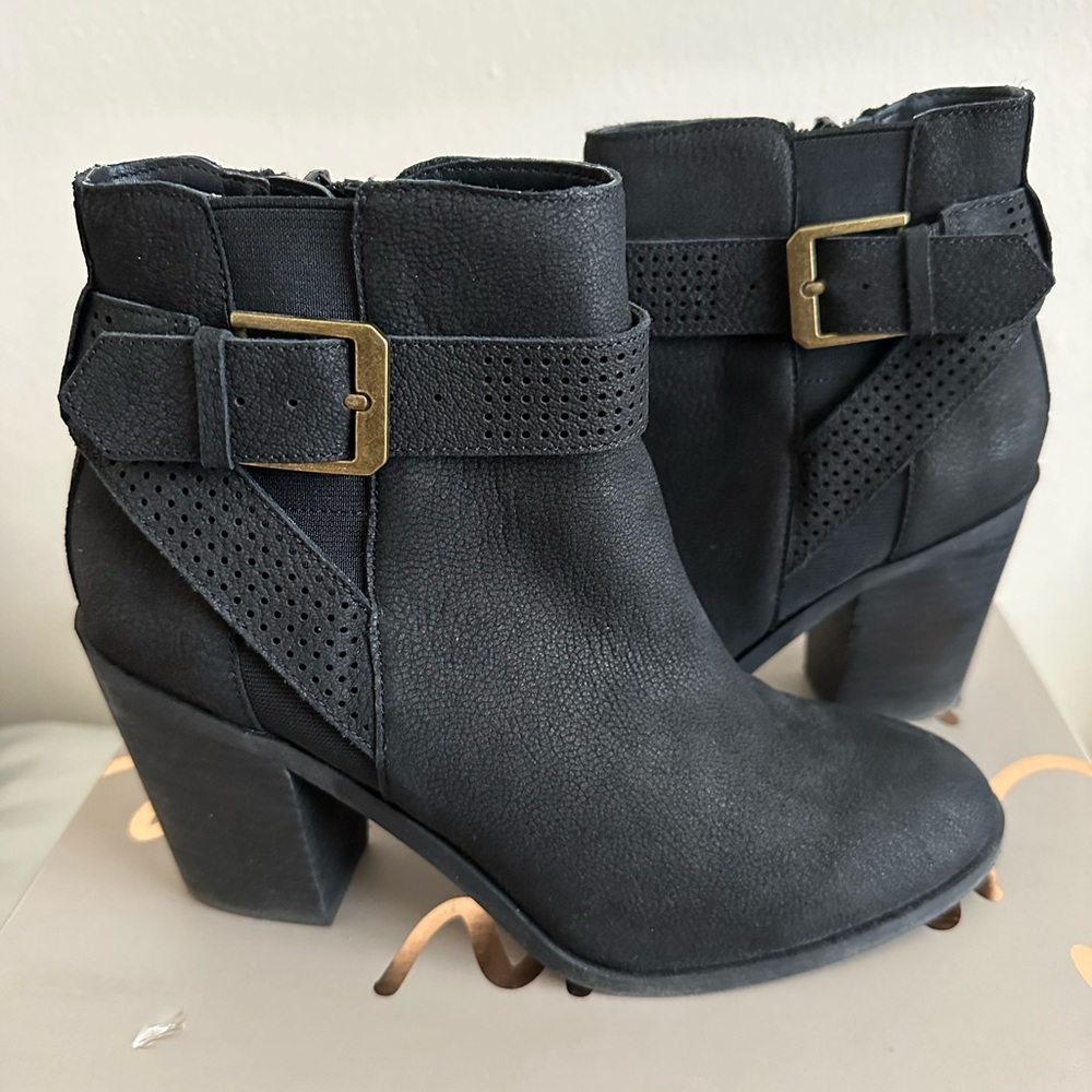Crown Vintage Perania Bootie Black size 7.5